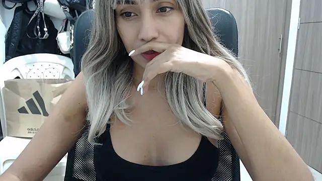 Snapshot of isabela_oh chatting on 01/31/25, 04:36 isabela oh online show from 01/31/25, 04:36