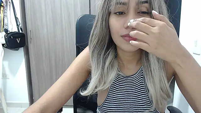 Snapshot of isabela_oh chatting on 02/12/25, 02:45 isabela oh online show from 02/12/25, 02:45