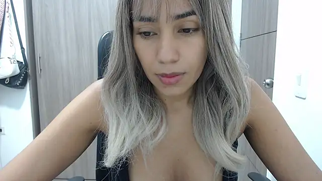Snapshot of isabela_oh chatting on 02/21/25, 04:59 isabela oh online show from 02/21/25, 04:59