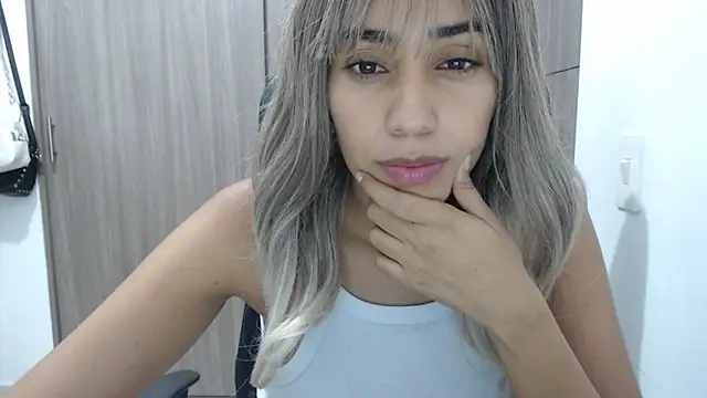 Snapshot of isabela_oh chatting on 03/15/25, 10:11 isabela oh online show from 03/15/25, 10:11