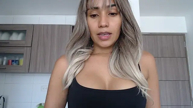 Snapshot of isabela_oh chatting on 03/18/25, 09:53 isabela oh online show from 03/18/25, 09:53