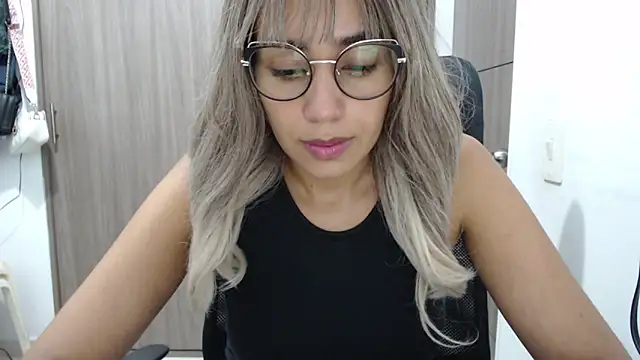 Snapshot of isabela_oh chatting on 09/15/25, 05:24 isabela oh online show from 09/15/25, 05:24