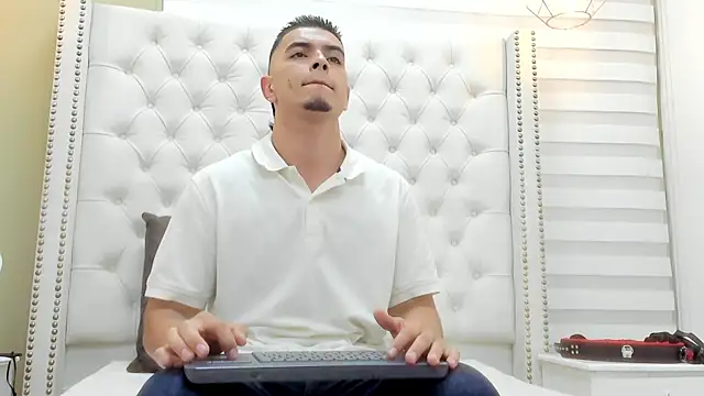 Snapshot of DAVID_VICTORIAA chatting on 09/20/25, 03:51 DAVID VICTORIAA online show from 09/20/25, 03:51