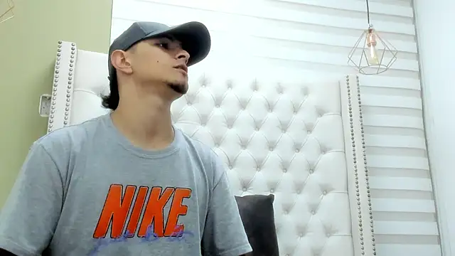 Snapshot of DAVID_VICTORIAA chatting on 10/22/25, 01:00 DAVID VICTORIAA online show from 10/22/25, 01:00