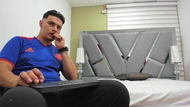 DAVID VICTORIAA online show from 06/12/26, 01:10