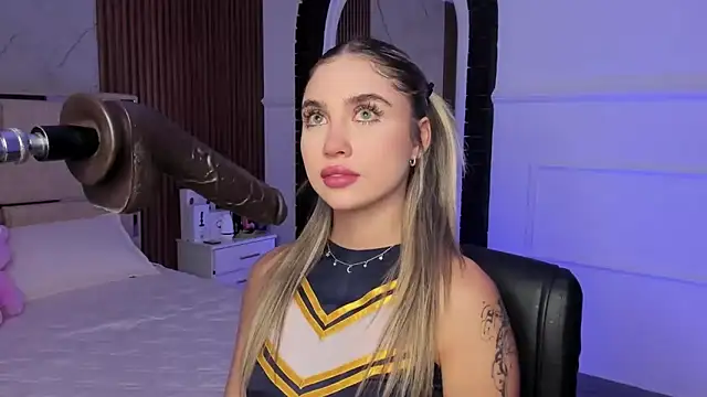 EmiilyHendriixx online show from 02/12/25, 09:11