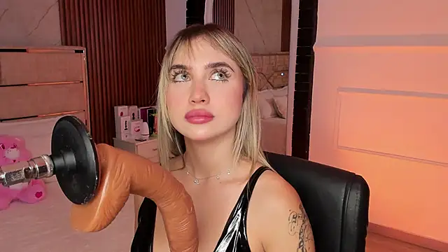EmiilyHendriixx online show from 02/13/25, 11:04