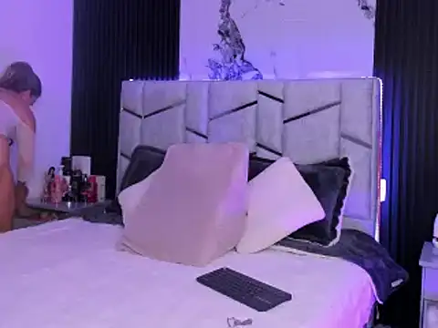 daniiphoeniixx online show from 02/12/25, 07:35