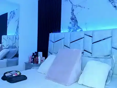 daniiphoeniixx online show from 02/25/25, 07:47