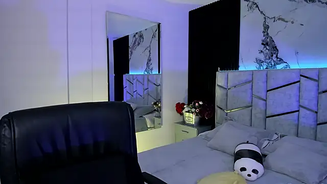 daniiphoeniixx online show from 09/24/25, 12:30