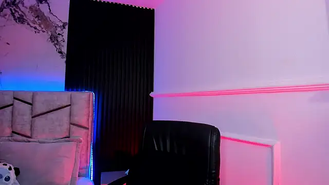 daniiphoeniixx online show from 10/27/25, 07:18