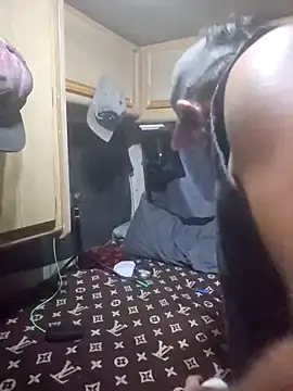 StruggleSnuggles online show from 10/06/25, 09:18