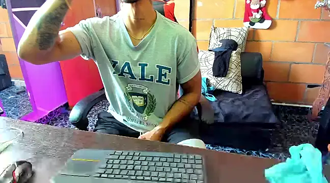 Adam Valenciia online show from 01/30/25, 04:13