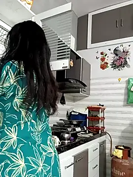 Snapshot of Best-Couple chatting on 09/27/25, 05:23 Best-Couple online show from 09/27/25, 05:23