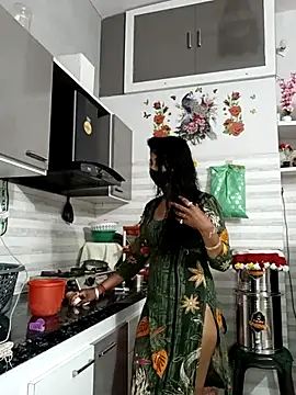 Snapshot of Best-Couple chatting on 11/05/25, 03:06 Best-Couple online show from 11/05/25, 03:06