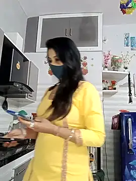 Snapshot of Best-Couple chatting on 11/07/25, 03:06 Best-Couple online show from 11/07/25, 03:06