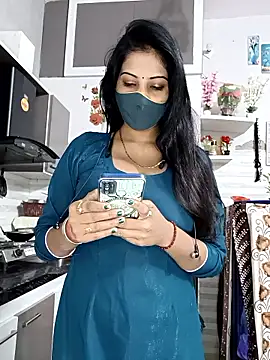 Snapshot of Best-Couple chatting on 12/01/25, 03:11 Best-Couple online show from 12/01/25, 03:11