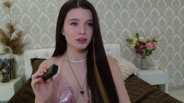 Snapshot of Nellie_Medina chatting on 01/19/25, 04:01 Nellie Medina online show from 01/19/25, 04:01