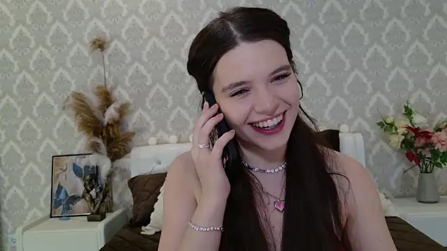 Snapshot of Nellie_Medina chatting on 02/18/25, 08:25 Nellie Medina online show from 02/18/25, 08:25