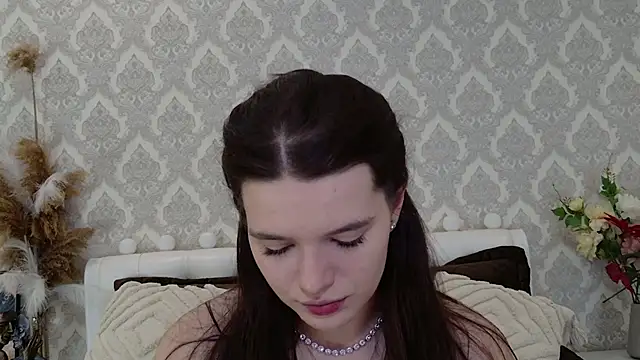 Snapshot of Nellie_Medina chatting on 02/25/25, 08:30 Nellie Medina online show from 02/25/25, 08:30