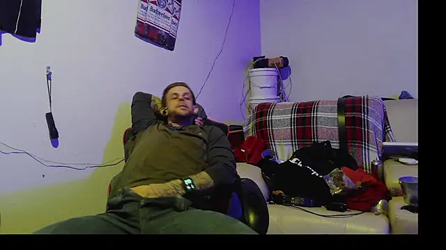 Snapshot of JamesMichael88 chatting on 02/26/25, 03:21 JamesMichael88 online show from 02/26/25, 03:21