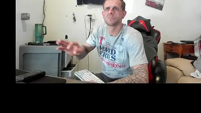 Snapshot of JamesMichael88 chatting on 03/01/25, 08:42 JamesMichael88 online show from 03/01/25, 08:42