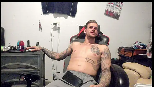 Snapshot of JamesMichael88 chatting on 03/04/25, 02:38 JamesMichael88 online show from 03/04/25, 02:38