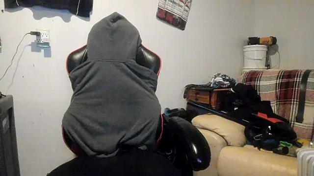 Snapshot of JamesMichael88 chatting on 03/04/25, 03:37 JamesMichael88 online show from 03/04/25, 03:37