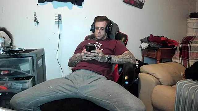 Snapshot of JamesMichael88 chatting on 03/05/25, 02:25 JamesMichael88 online show from 03/05/25, 02:25