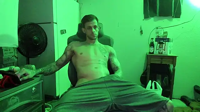 Snapshot of JamesMichael88 chatting on 03/18/25, 12:27 JamesMichael88 online show from 03/18/25, 12:27