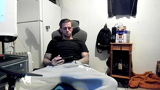 Snapshot of JamesMichael88 chatting on 03/19/25, 02:13 JamesMichael88 online show from 03/19/25, 02:13