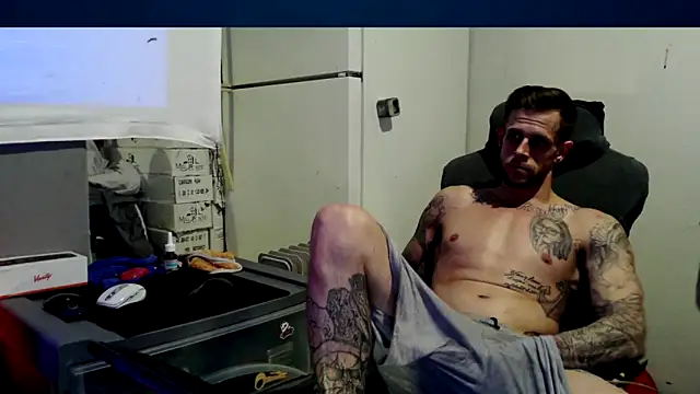 Snapshot of JamesMichael88 chatting on 03/20/25, 10:40 JamesMichael88 online show from 03/20/25, 10:40