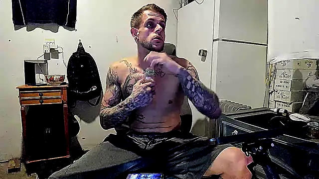 Snapshot of JamesMichael88 chatting on 03/21/25, 03:12 JamesMichael88 online show from 03/21/25, 03:12