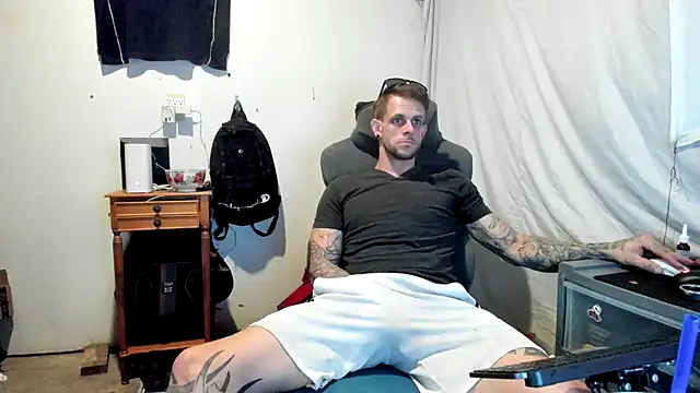 Snapshot of JamesMichael88 chatting on 03/21/25, 07:13 JamesMichael88 online show from 03/21/25, 07:13