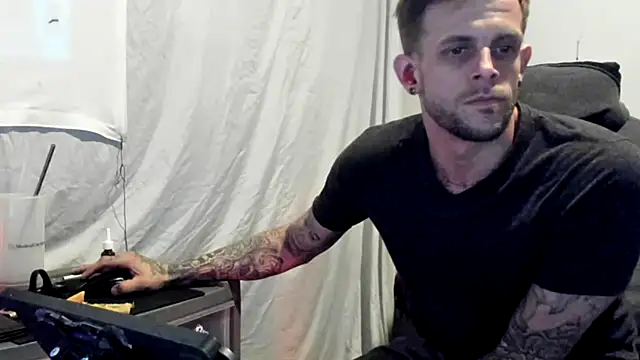 Snapshot of JamesMichael88 chatting on 03/22/25, 09:53 JamesMichael88 online show from 03/22/25, 09:53