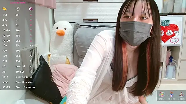 Snapshot of pipimi_khaos chatting on 11/18/25, 01:15 pipimi khaos online show from 11/18/25, 01:15