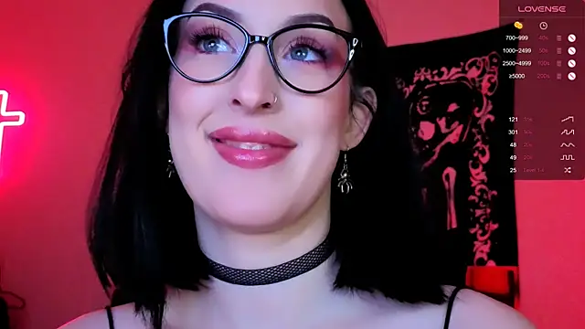 Snapshot of Miss_Alice__ chatting on 10/18/25, 12:35 Miss Alice   online show from 10/18/25, 12:35