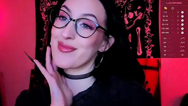 Snapshot of Miss_Alice__ chatting on 10/19/25, 12:33 Miss Alice   online show from 10/19/25, 12:33