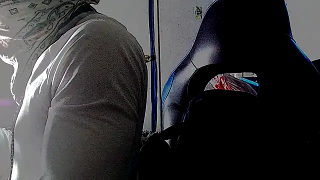 Snapshot of dominatingblacklove chatting on 09/29/25, 12:05 dominatingblacklove online show from 09/29/25, 12:05