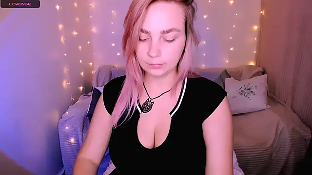 Snapshot of marybells_ chatting on 09/22/25, 02:13 marybells online show from 09/22/25, 02:13