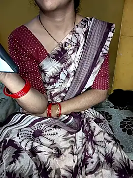 Snapshot of lovelygirl4567 chatting on 10/06/25, 04:04 lovelygirl4567 online show from 10/06/25, 04:04