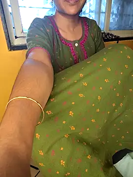 Snapshot of lovelygirl4567 chatting on 10/12/25, 04:11 lovelygirl4567 online show from 10/12/25, 04:11