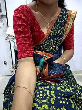 Snapshot of lovelygirl4567 chatting on 10/28/25, 05:37 lovelygirl4567 online show from 10/28/25, 05:37