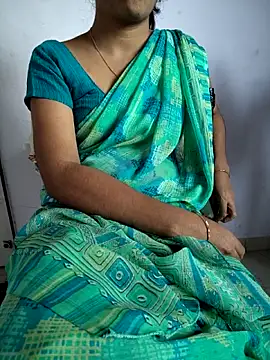 Snapshot of lovelygirl4567 chatting on 10/29/25, 06:37 lovelygirl4567 online show from 10/29/25, 06:37