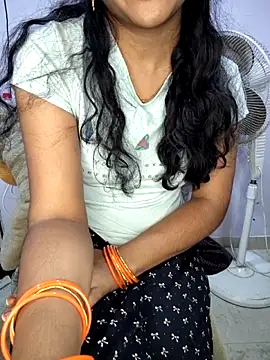 Snapshot of lovelygirl4567 chatting on 11/10/25, 04:17 lovelygirl4567 online show from 11/10/25, 04:17