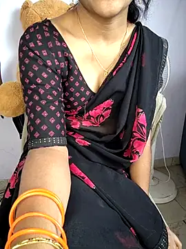 Snapshot of lovelygirl4567 chatting on 11/12/25, 04:46 lovelygirl4567 online show from 11/12/25, 04:46