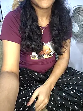 Snapshot of lovelygirl4567 chatting on 11/13/25, 03:33 lovelygirl4567 online show from 11/13/25, 03:33