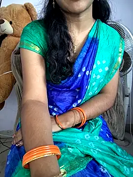 Snapshot of lovelygirl4567 chatting on 11/15/25, 04:32 lovelygirl4567 online show from 11/15/25, 04:32