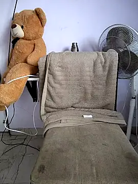 Snapshot of lovelygirl4567 chatting on 11/16/25, 05:13 lovelygirl4567 online show from 11/16/25, 05:13