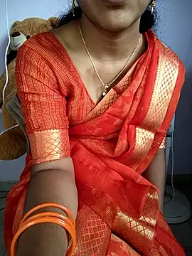 Snapshot of lovelygirl4567 chatting on 11/18/25, 04:50 lovelygirl4567 online show from 11/18/25, 04:50